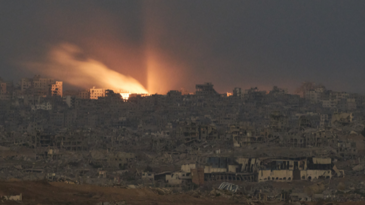 https://www.salarnews.in/public/uploads/images/newsimages/maannewsimage09102025_195035_Gaza peace.png